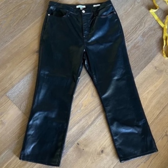 FRAME LE JANE CROP FAUX LEATHER PANTS IN NOIR - Picture 6 of 13